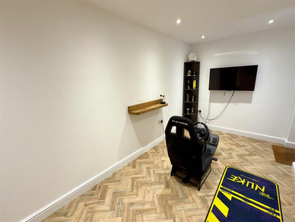 GAMES ROOM DOUBLE GARAGE.jpg