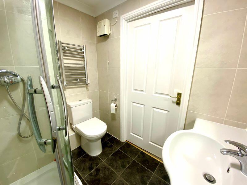 Modern Shower Room/WC
