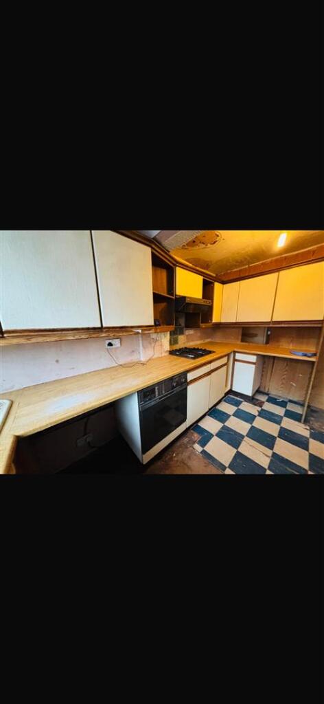 Fitted Dining Kitchen: