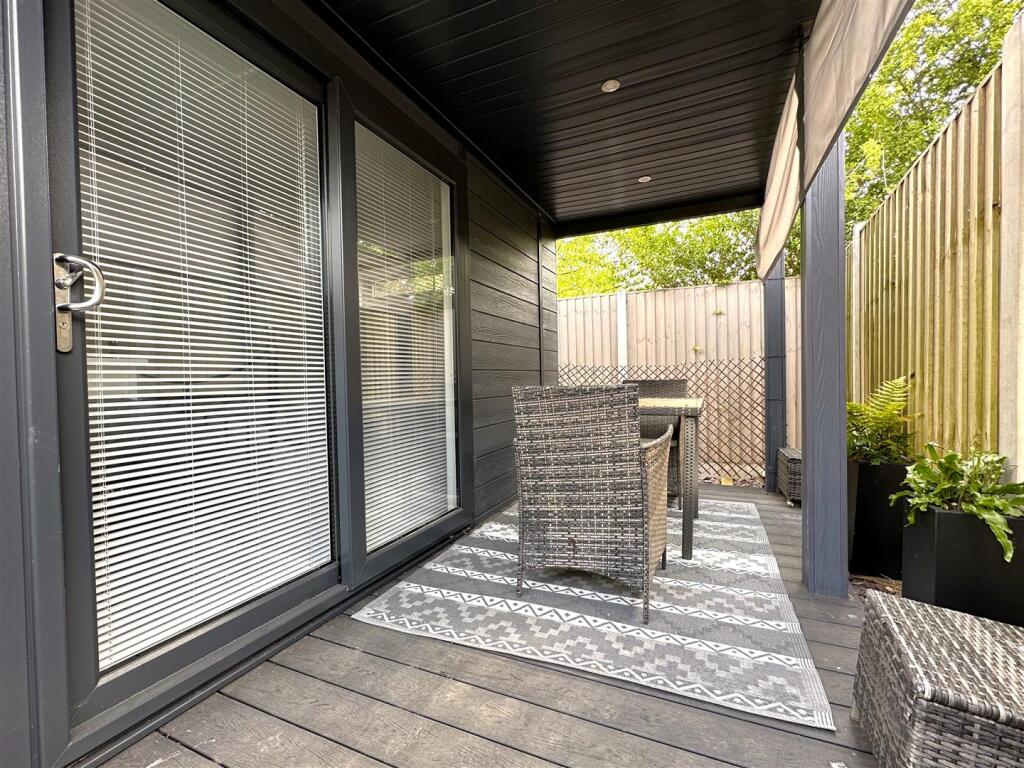 Annexe: Covered Veranda 342