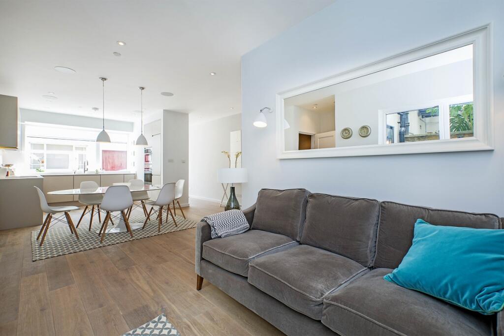 KFH-16 Queens Mew...