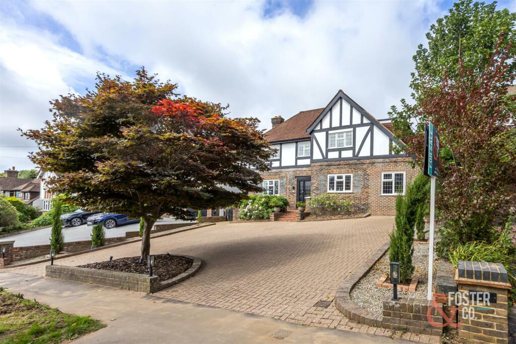 Woodland Drive, 148-004.jpg