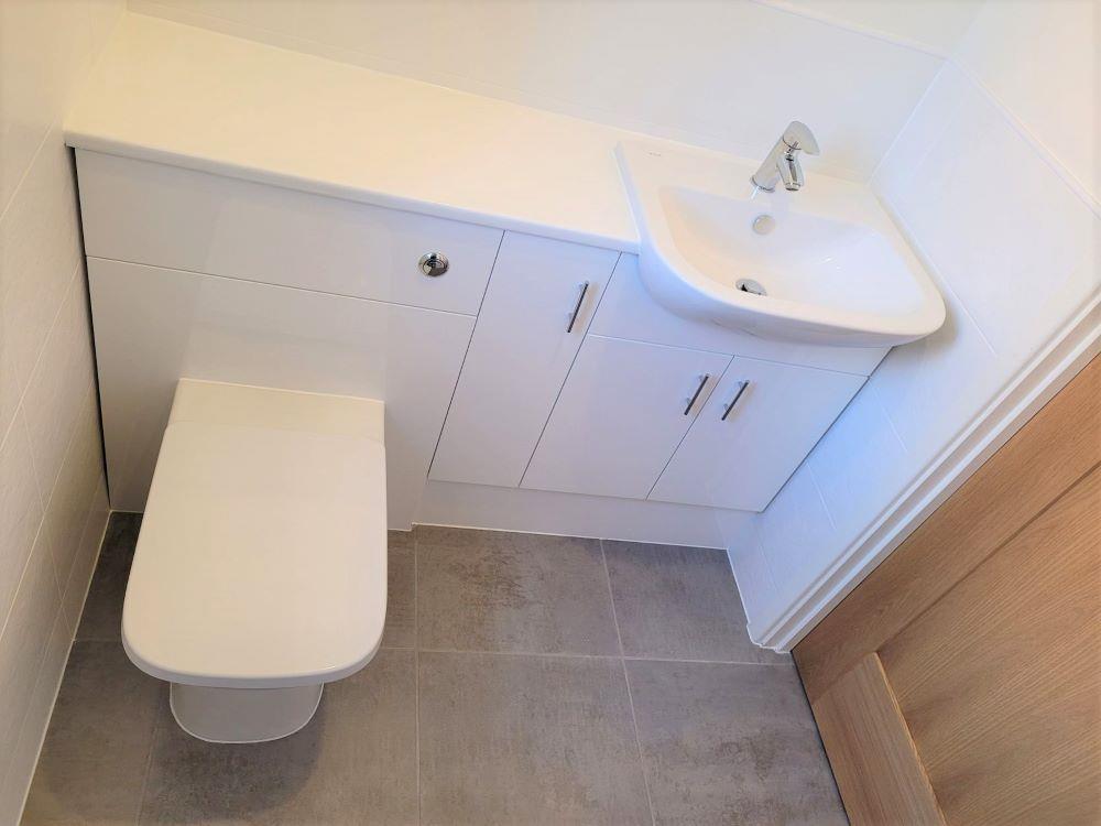 En-suite built in fittings.jpg