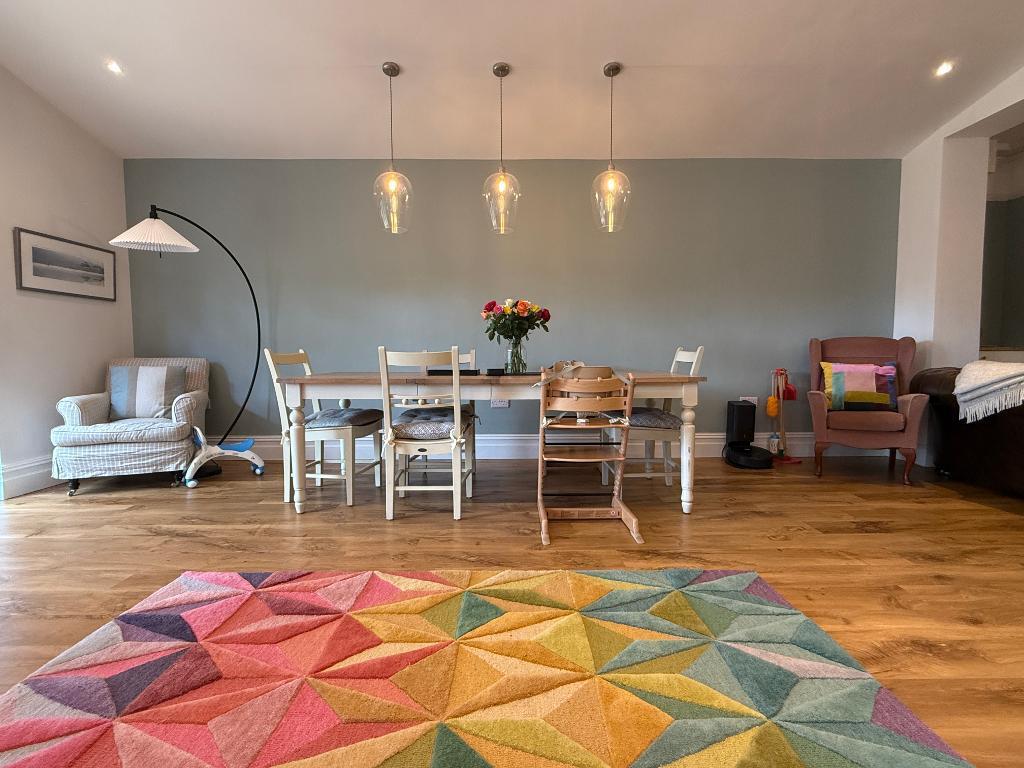 Breakfast and dining area