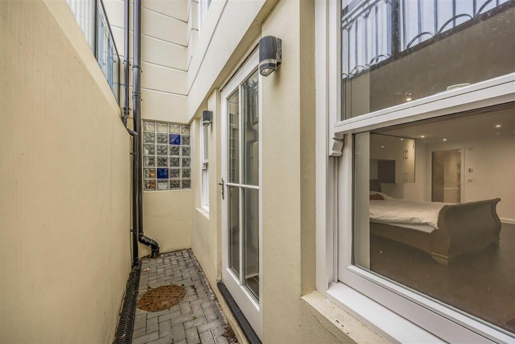Apartment B, Clearwater Apartments, South Parade, 