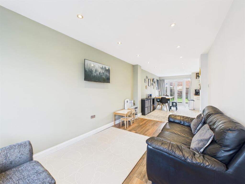 LIVING ROOM/FAMILY ROOM