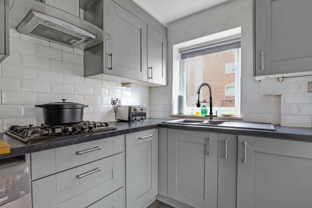 06-f6d0JHPropWpen - 2 Capel Court - 16-medium.jpg