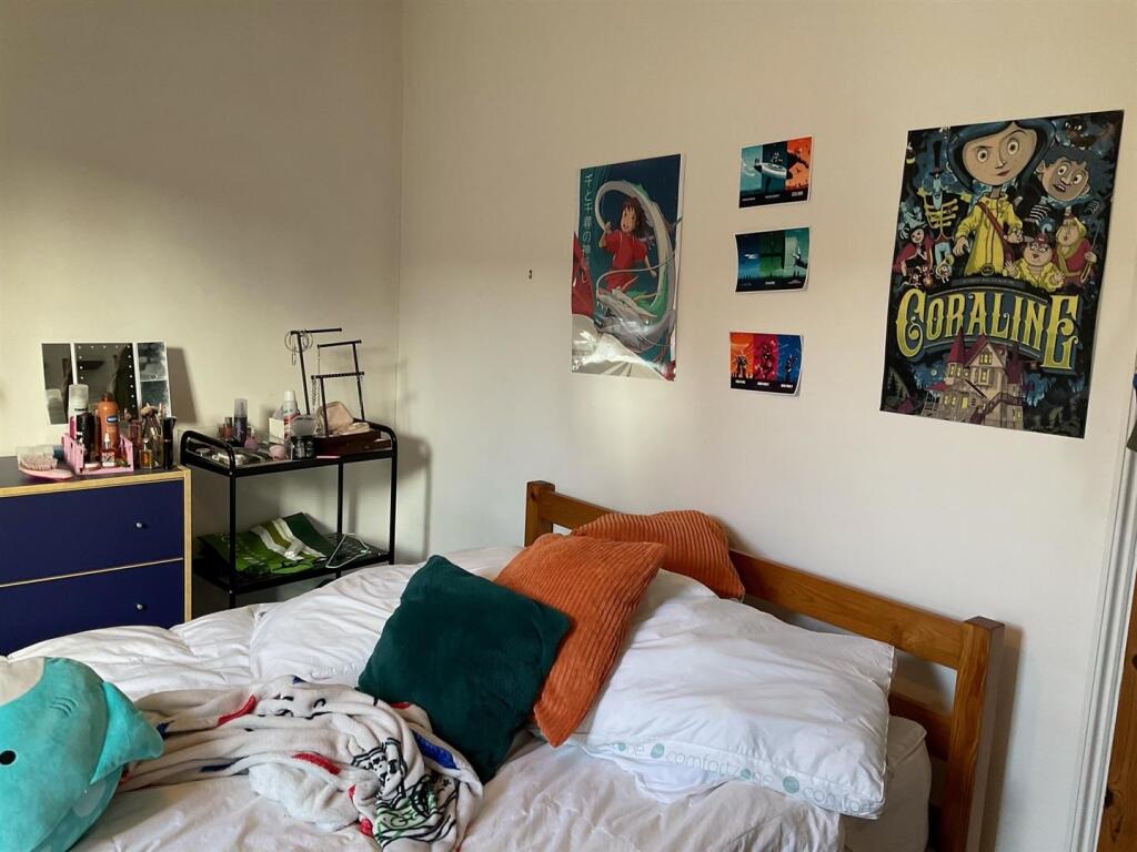 Bedroom 1 (c).jpg
