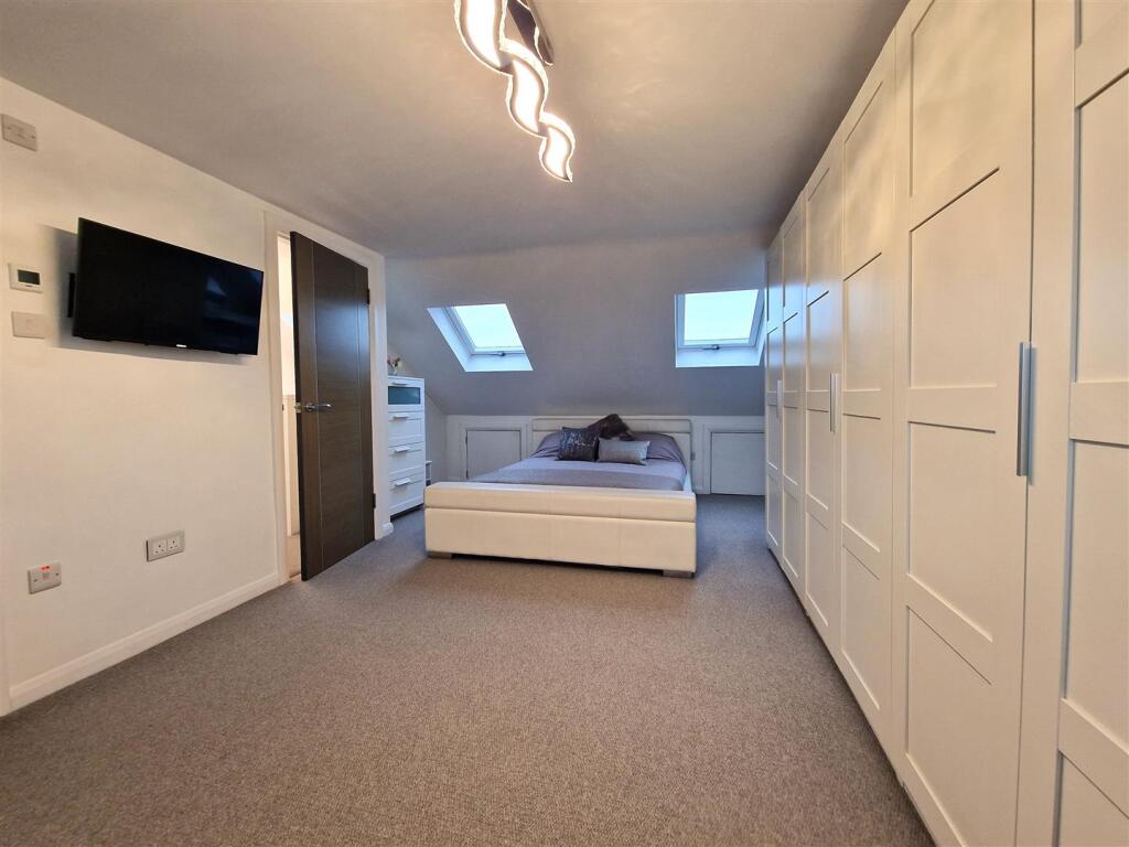 Bedroom 4.jpg