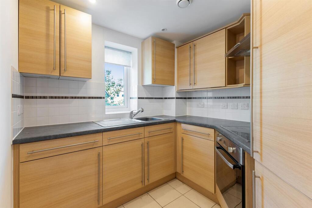 04-324fCH_39CRAYSHAW_RG48EQ_MCS83594_010 (1)-mediu