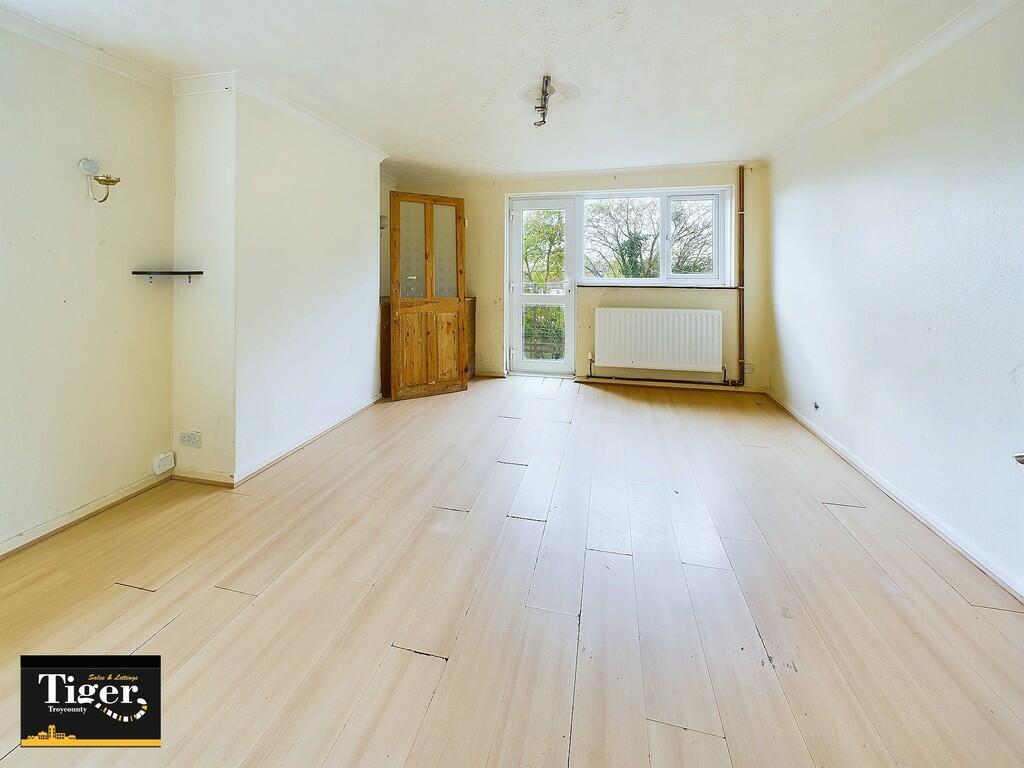 CAM02176G0-PR0364...