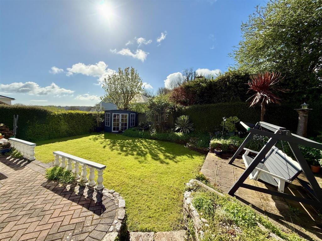 Seating Area &amp; lawn.JPG