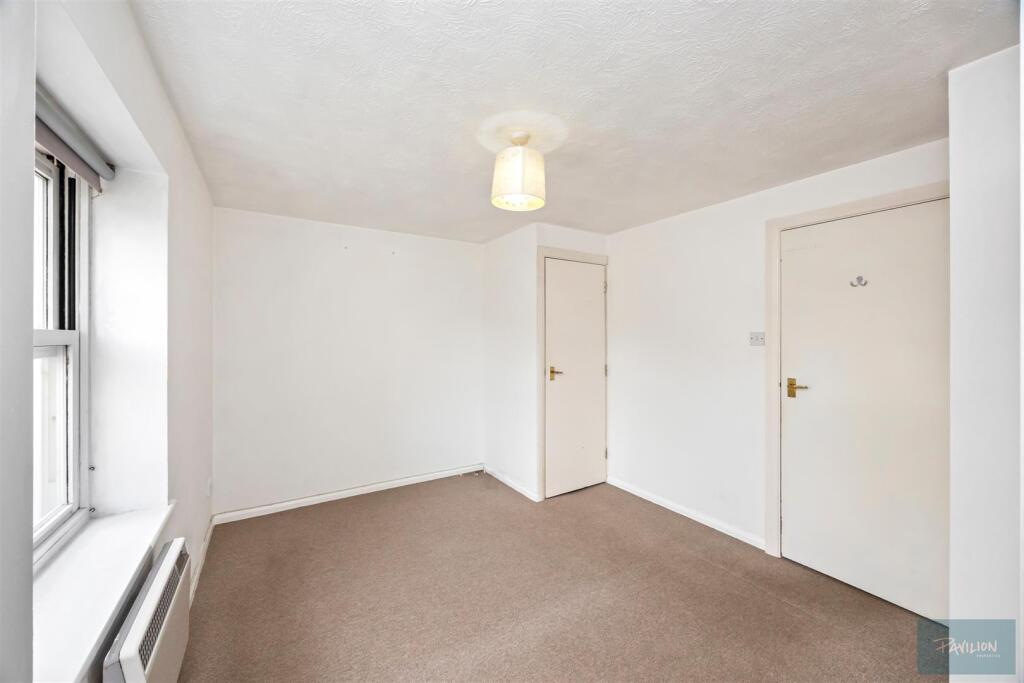 Park Crescent Place, Marlow Court 6_012.JPG