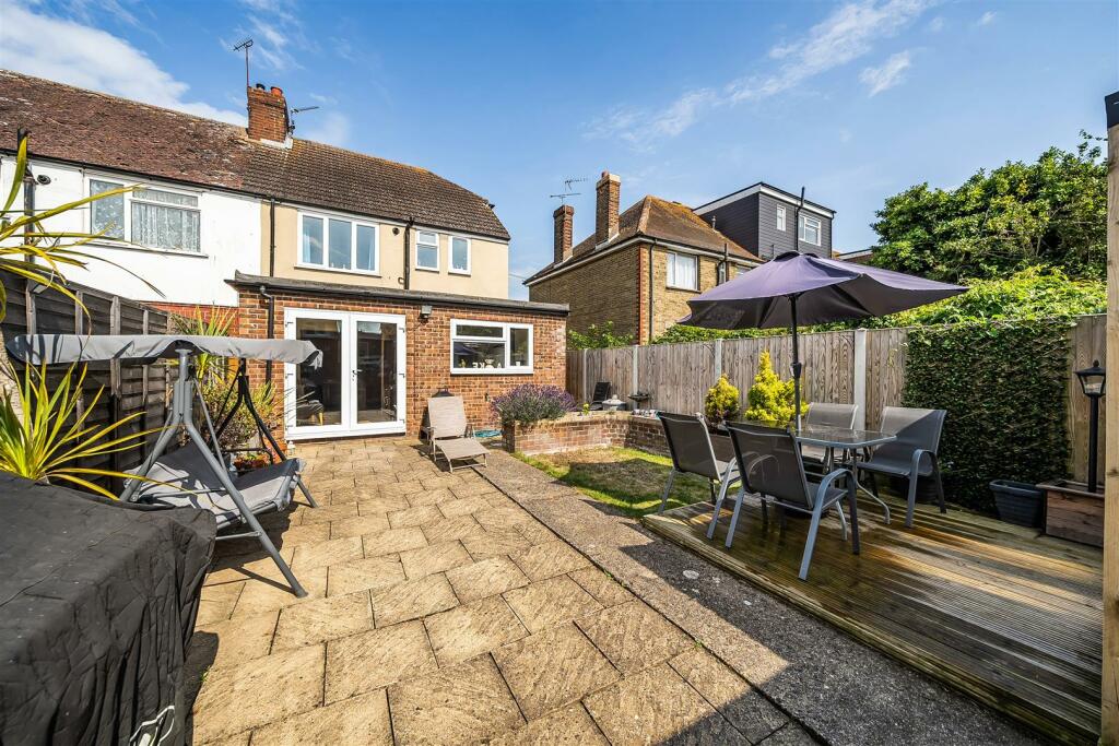 Gordon Road for Sale by Guildcrest Estates - garde