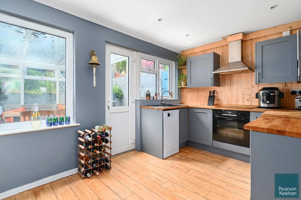 24 Dean Close, BN41 (5).jpg