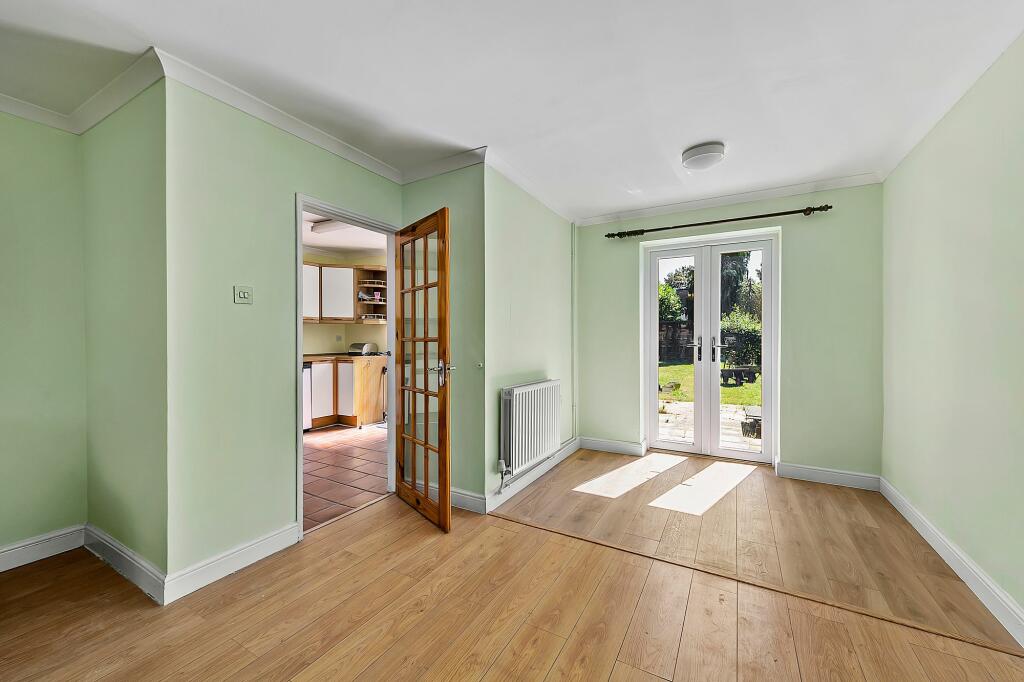 Double aspect reception room