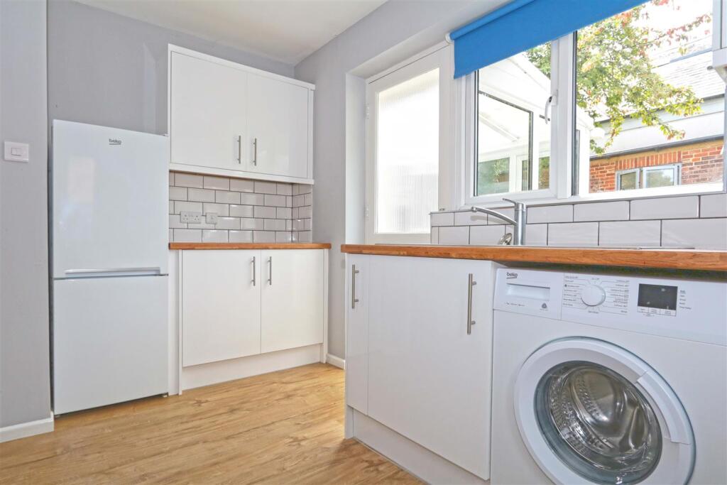 Kitchen2.jpg