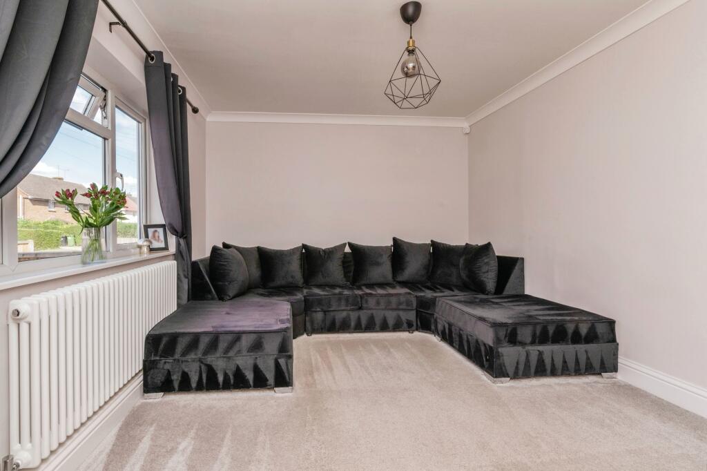 107stmaryscrescentbasildonss132as9