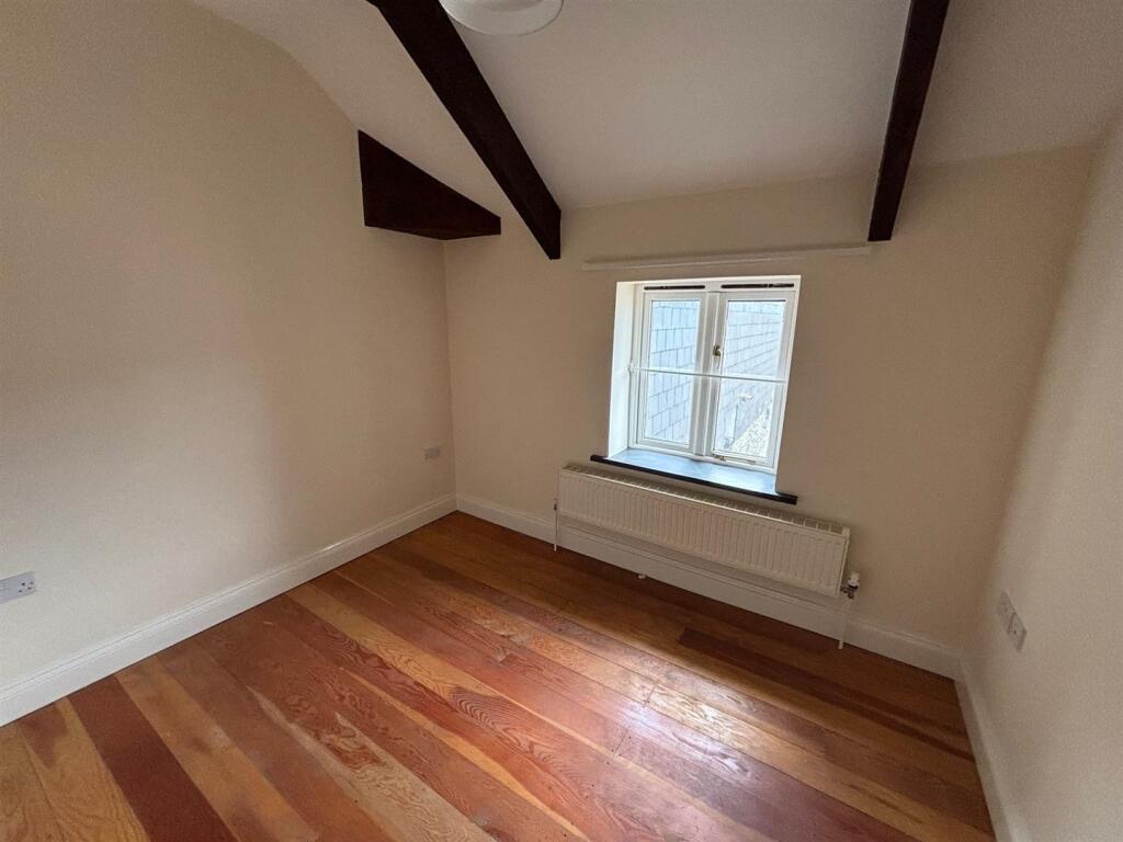bed 2.jpg