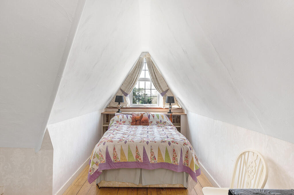 Abbots Court ph44