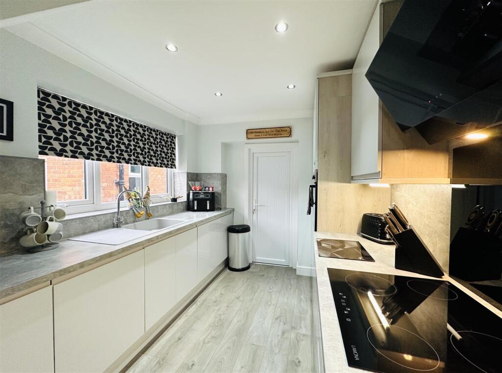 Kitchen 3.jpg