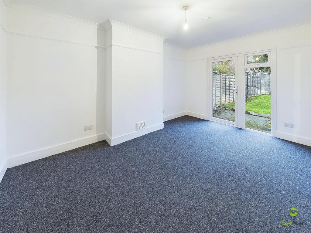 CAM03418G0-PR0164-STILL005