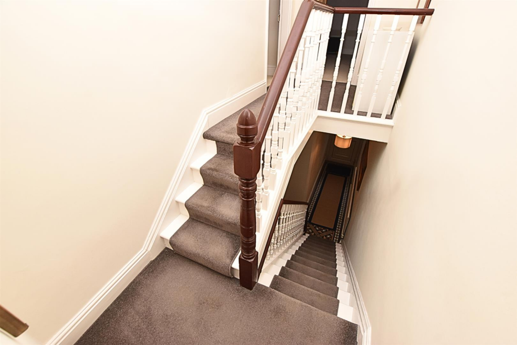 FIRST FLOOR LANDING
