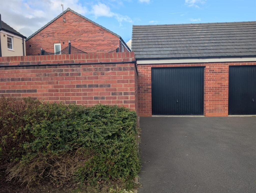 Garage - Charlock.JPG