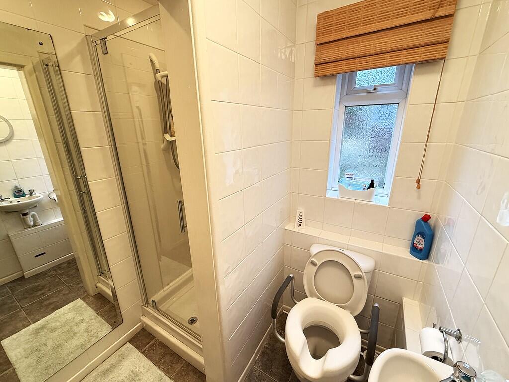 GF SHOWER ROOM