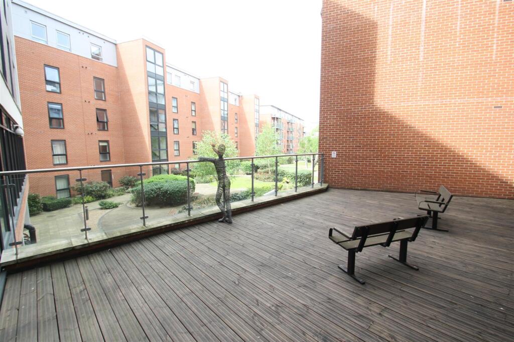 COMMUNAL BALCONY