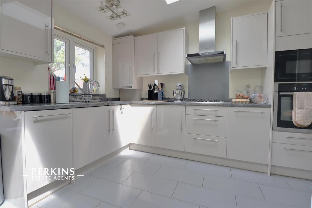 KITCHEN 1.jpg