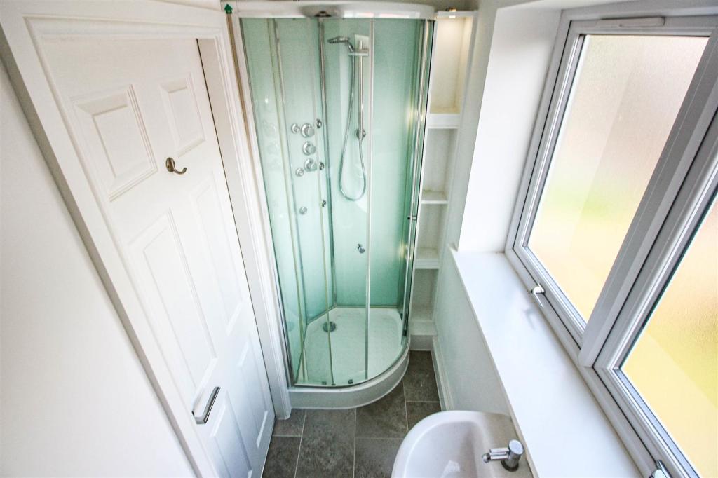 EN SUITE