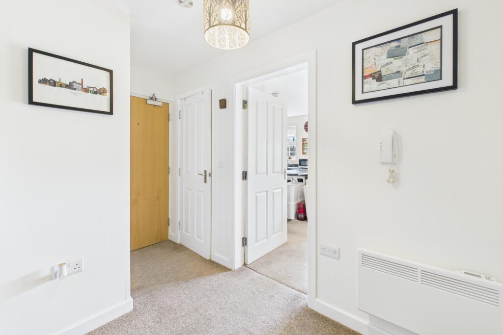 CAM03162G0-PR0233-STILL012