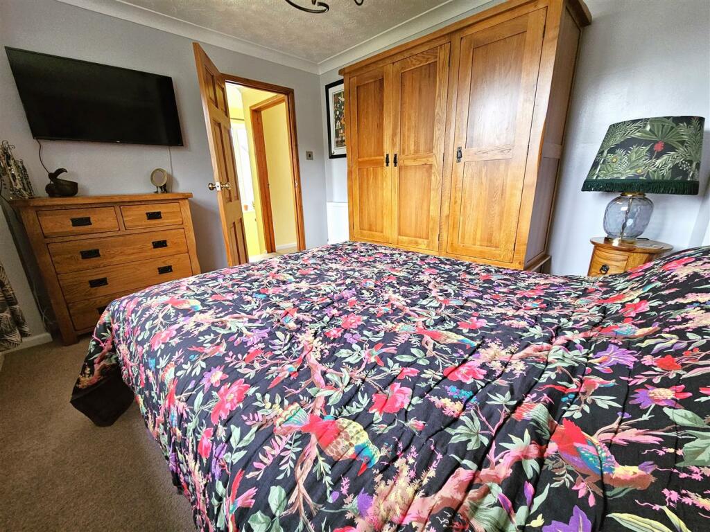 Bedroom 1.jpg