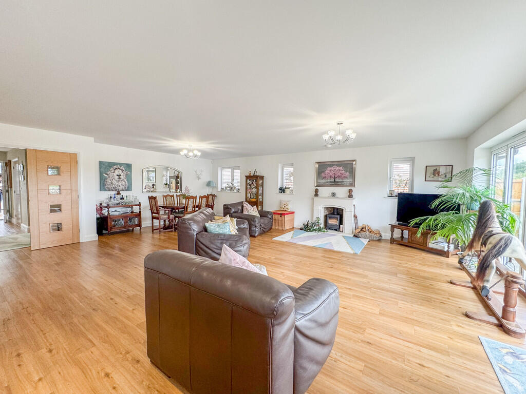 main loung photo