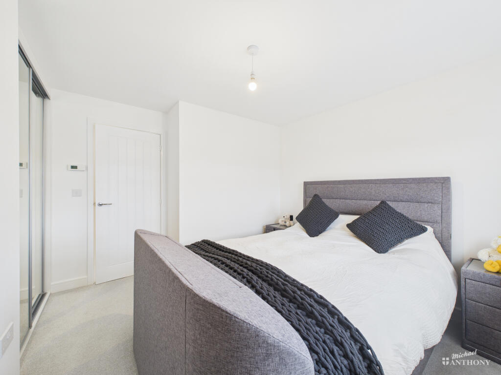 CAM02773G0-PR0369-STILL001