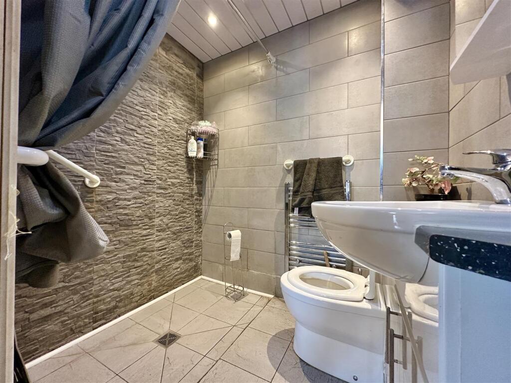 EN SUITE