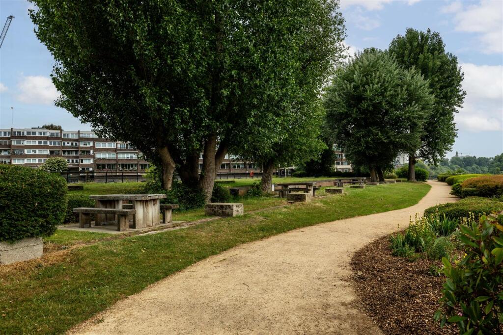 16 Otho Court-31.jpg