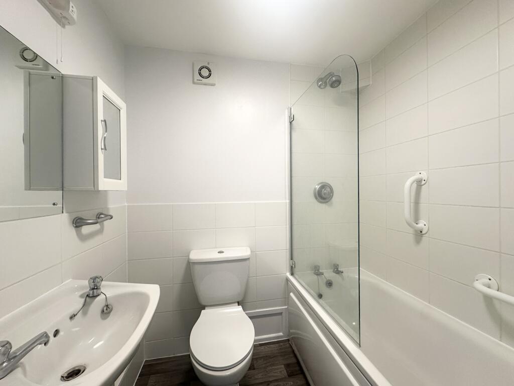 10 MASTER BATHROOM.jpg