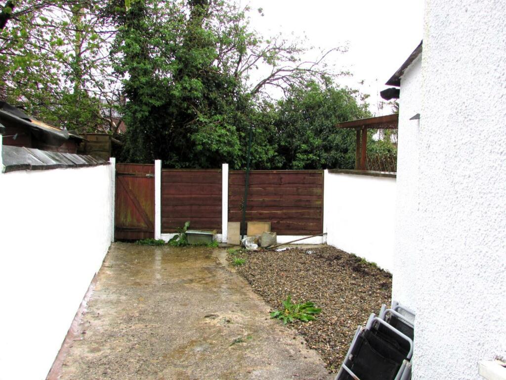 FrancisSt5gdn1.JPG