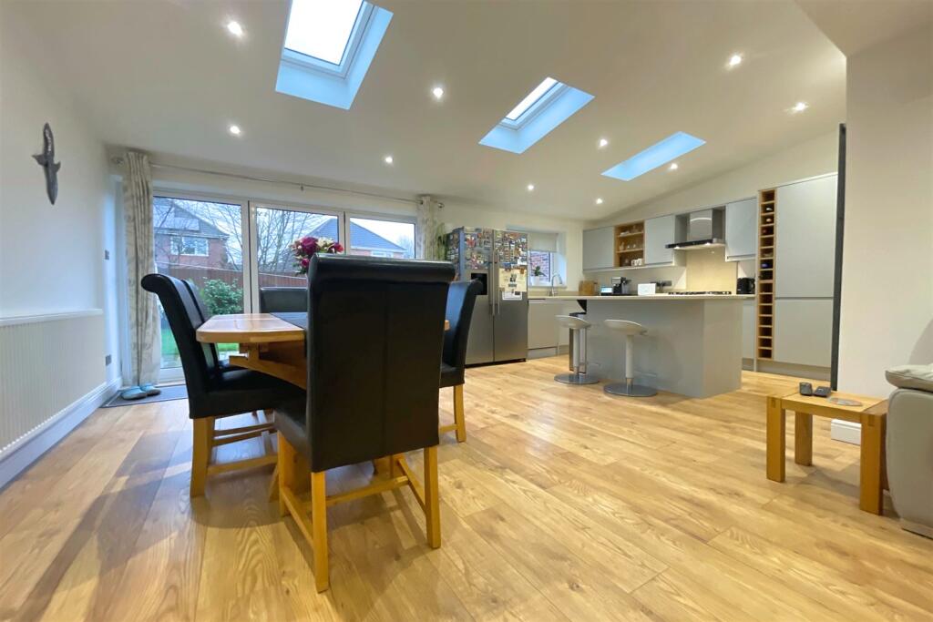 Kitchen/Diner/Family
