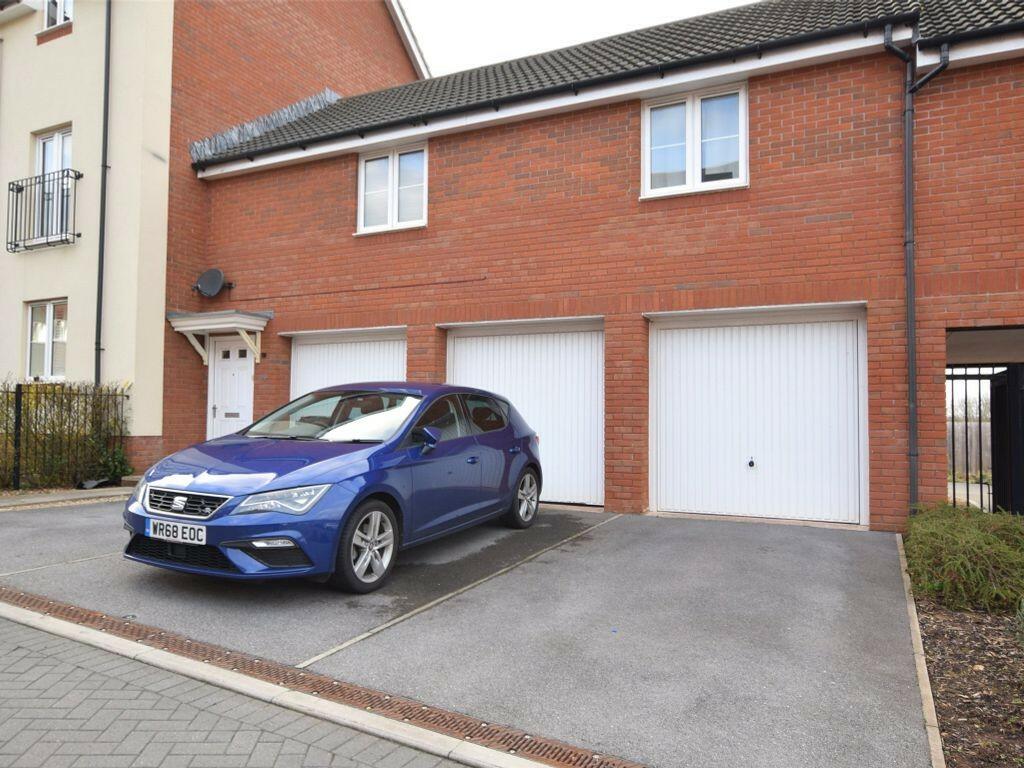 Garage, parking spot