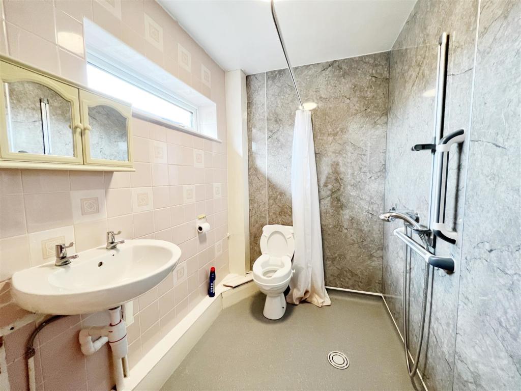 Shower Room.jpg