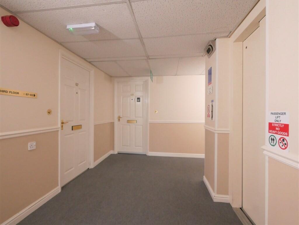 APARTMENT ENTRANC...