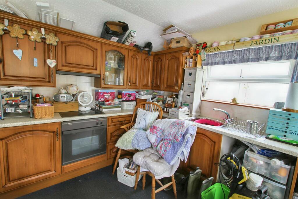 Kitchen area in Overflow accom