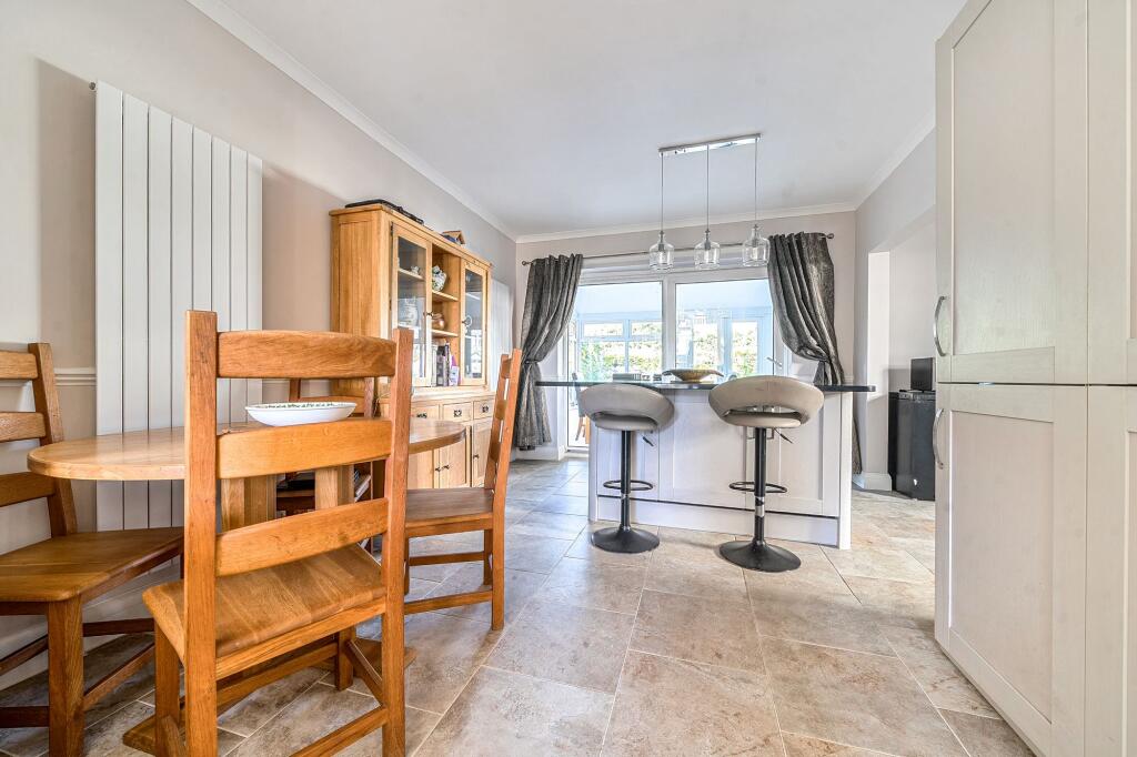 Kitchen/ Dining Room