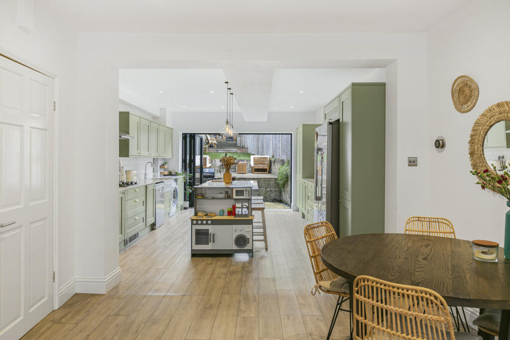 Merton Road, London, SW18