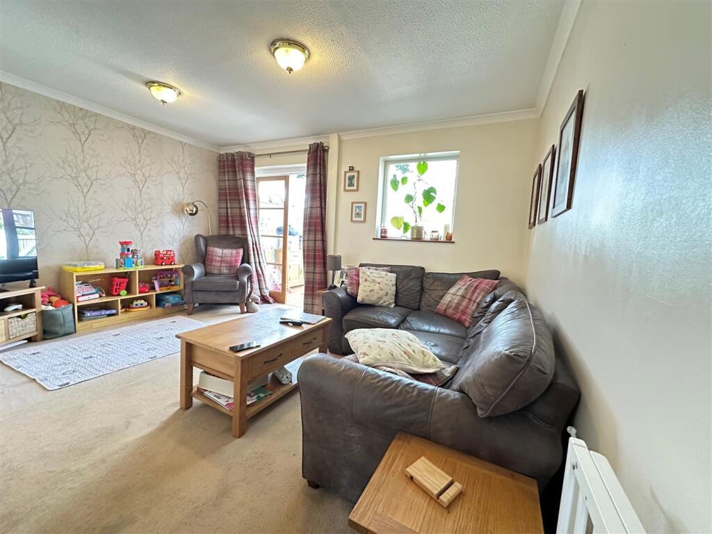 Sitting room 1.jpg