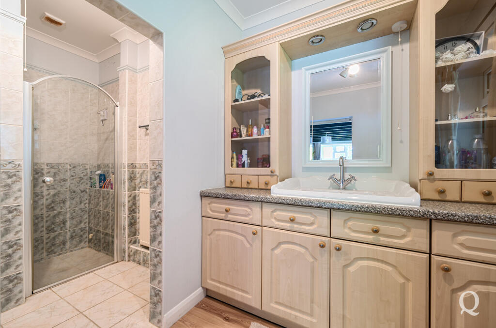 9349b182-bbc7-423...