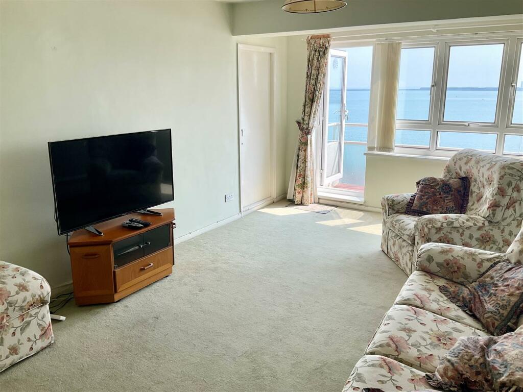 Lounge pic1.jpg